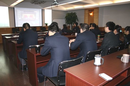 公司組織全體員工集中收看十八大開幕大會(圖1) 公司組織全體員工集中收看十八大開幕大會