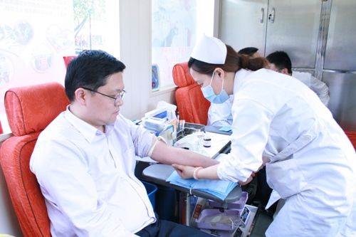 公司組織開展無(wú)償獻(xiàn)血活動(dòng)(圖1) 公司組織開展無(wú)償獻(xiàn)血活動(dòng)