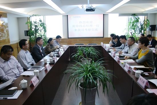 深圳市擔(dān)保集團(tuán)黃倬煒總經(jīng)理一行到公司考察交流(圖1) 深圳市擔(dān)保集團(tuán)黃倬煒總經(jīng)理一行到公司考察交流