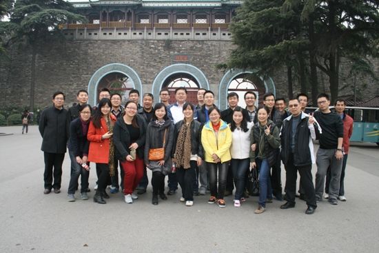公司員工積極參與環(huán)湖競走活動