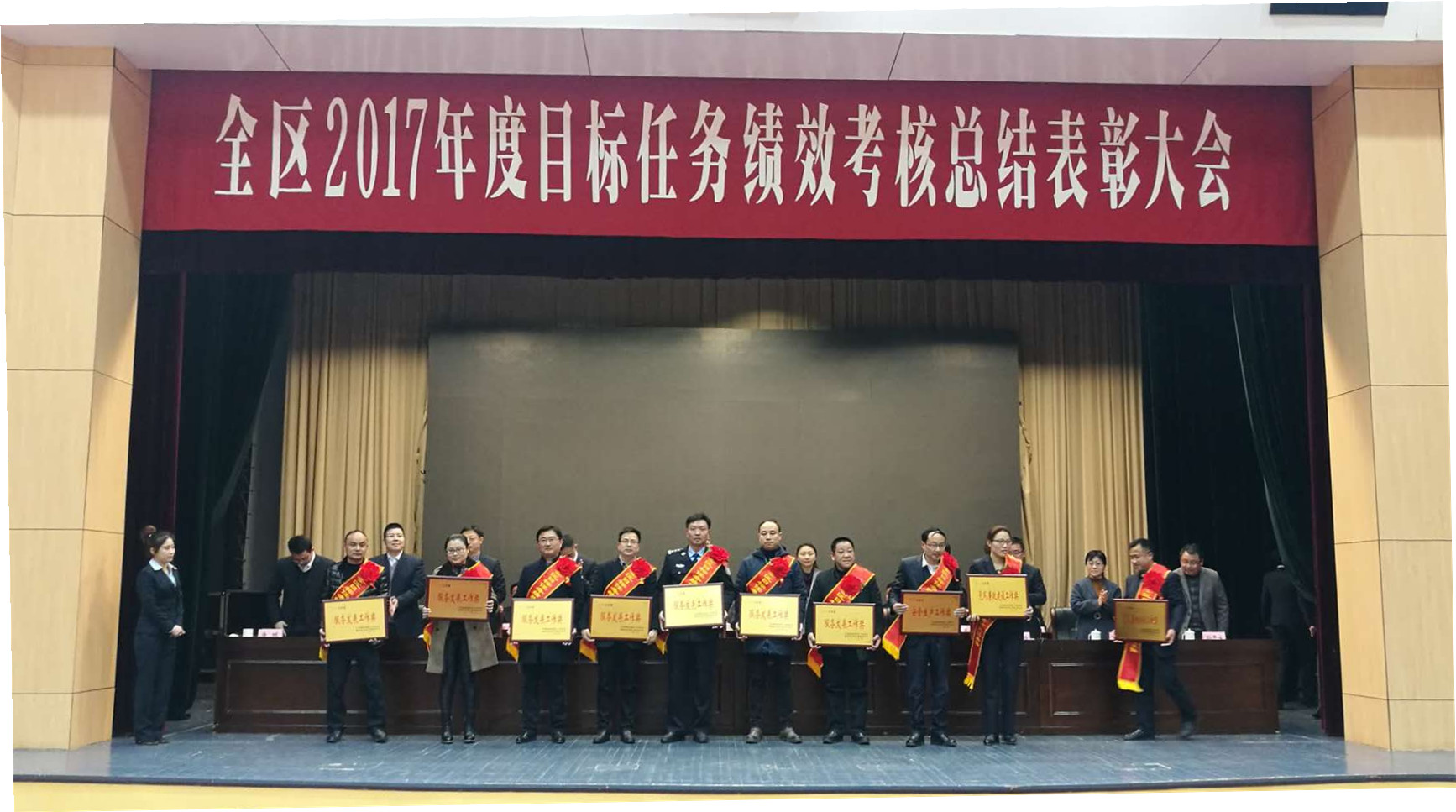 建湖分公司喜獲“服務(wù)發(fā)展工作獎(jiǎng)”(圖1) 微信圖片_20180305143238_副本.jpg