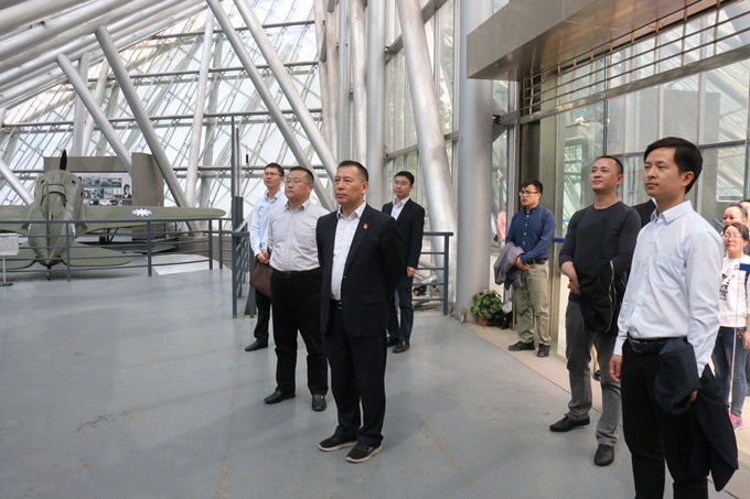 公司黨支部開展“緬懷先烈 激發(fā)動(dòng)力” 主題黨日活動(dòng)(圖2) IMG_0123_副本.jpg