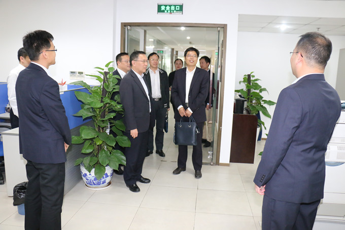 集團紀(jì)委書記湯正洪一行蒞臨我司調(diào)研(圖2) IMG_0329_副本.jpg