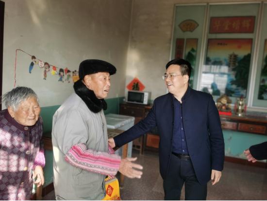 省擔保公司節(jié)前開展送溫暖活動(圖1)