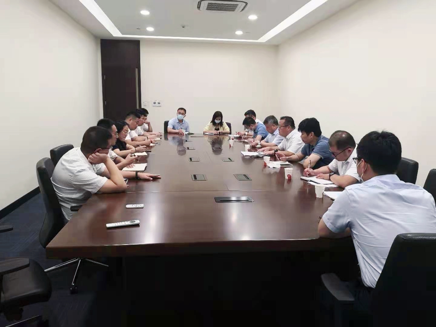 公司領(lǐng)導(dǎo)赴浙商銀行推進(jìn)商票支付履約保證業(yè)務(wù)(圖2) 公司領(lǐng)導(dǎo)赴浙商銀行推進(jìn)商票支付履約保證業(yè)務(wù)(圖2)